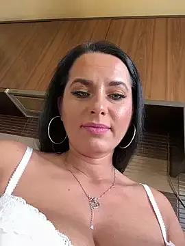 Hotmomcheckk_ on StripChat