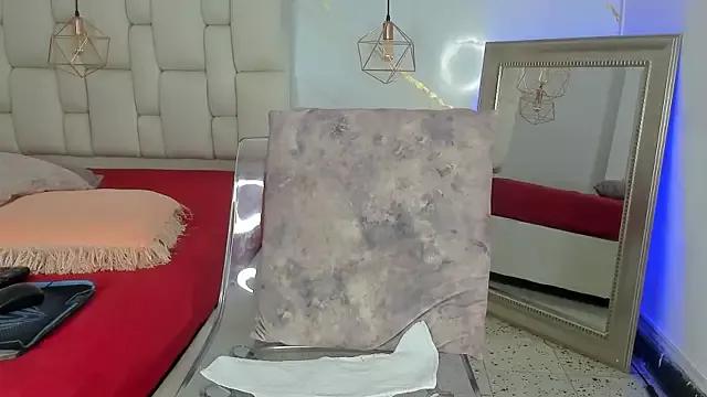 IsiisLovei on StripChat 