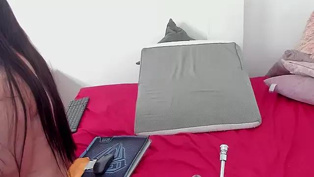 IsiisLovei on StripChat 