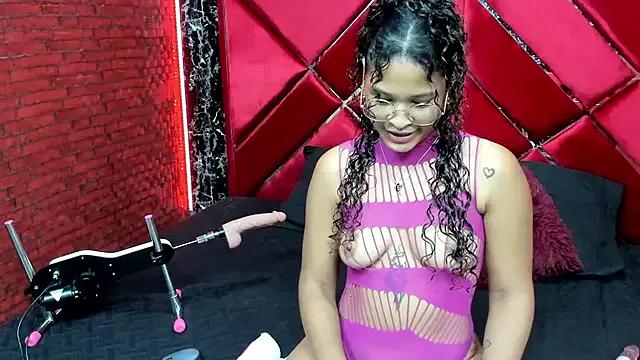 IVISBOUNCYASS on StripChat 