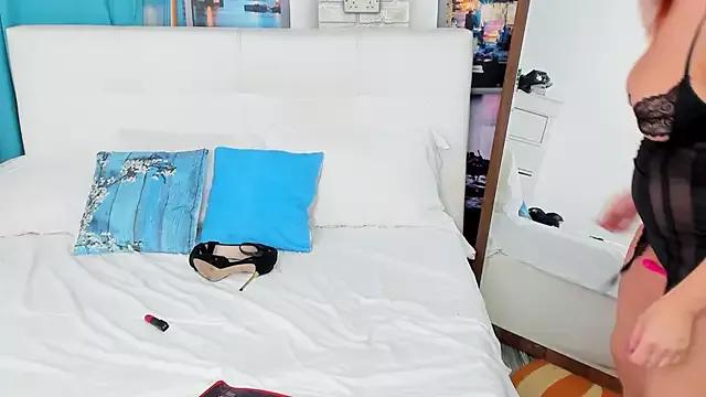 IvyHotFoxy on StripChat