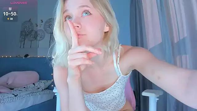 JennyWoody on StripChat 