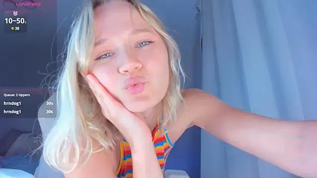 JennyWoody on StripChat 