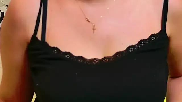 KarinaNoir on StripChat