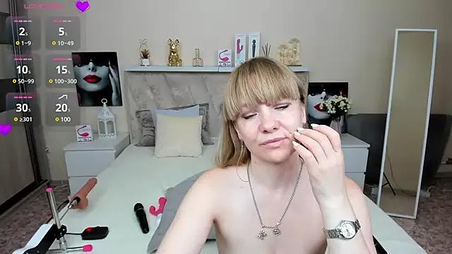 KattyPeachX on StripChat 