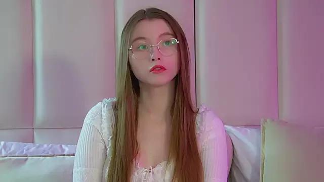 KeiraAsti on StripChat