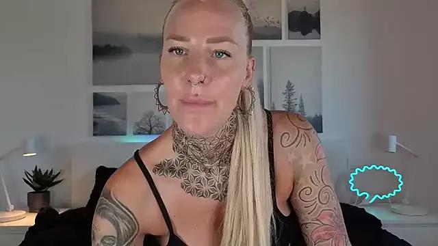 Lara-CumKitten on StripChat
