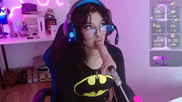 larah_uwu on StripChat