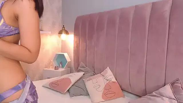 LeenaBrown on StripChat 