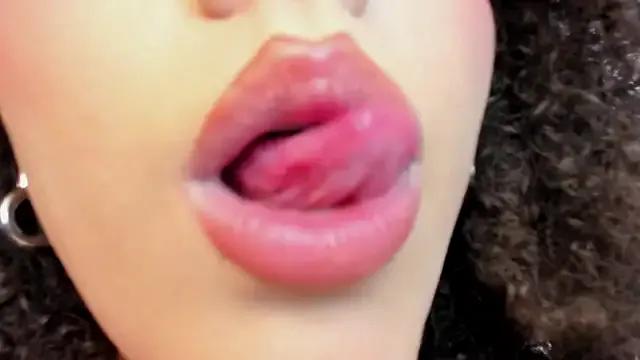 LilBoonew on StripChat