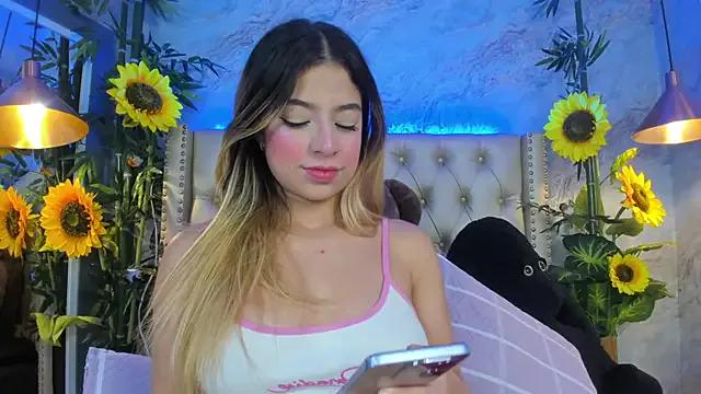 LittleeJaz on StripChat 