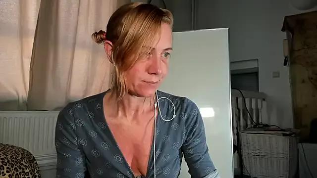 Lola_Belgium on StripChat