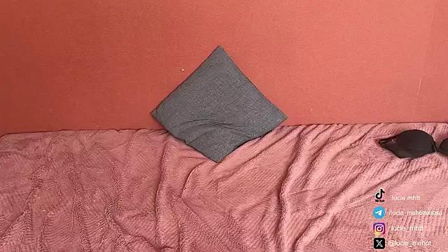 lucie_mehott on StripChat