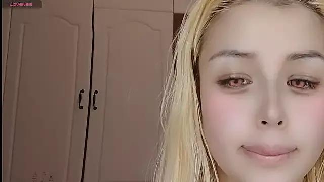 Lucky-xiuxiu on StripChat