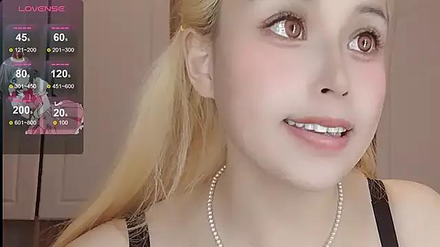 Lucky-xiuxiu on StripChat