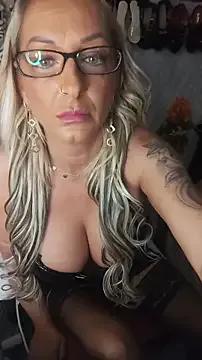 Luiza_Hammer on StripChat