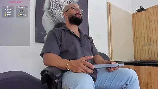 Luke__09 on StripChat