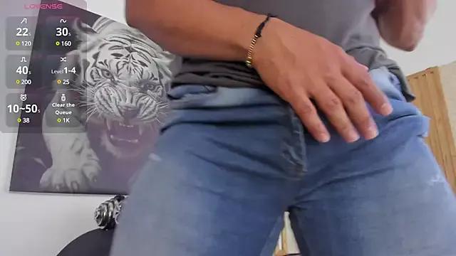 Luke__09 on StripChat