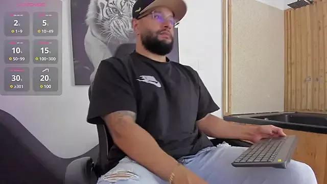 Luke__09 on StripChat