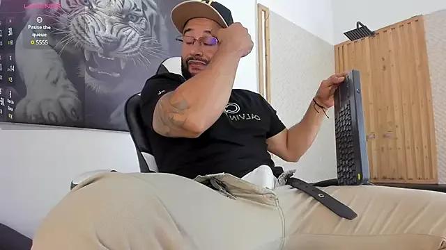 Luke__09 on StripChat