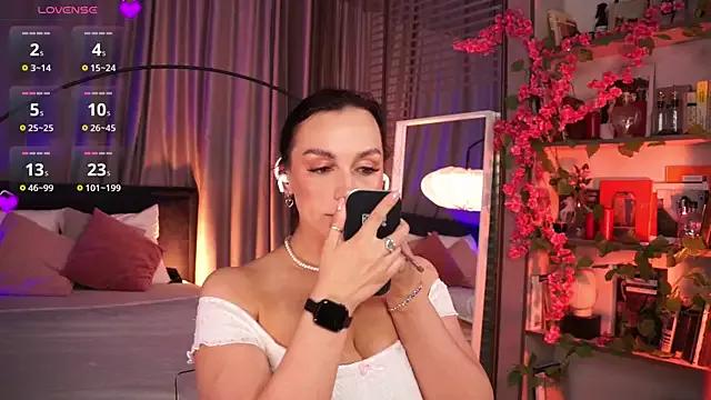 LunaNight on StripChat