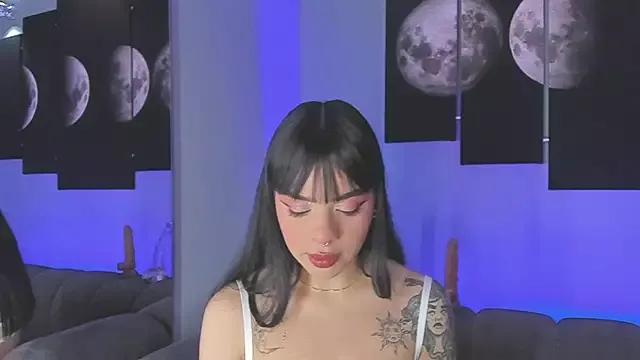 maddy_walker on StripChat 