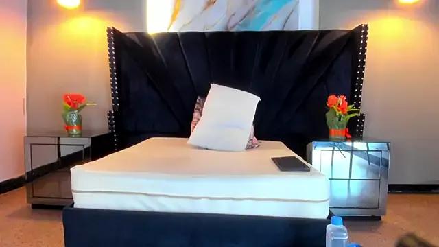 MAHIASMITH13 on StripChat