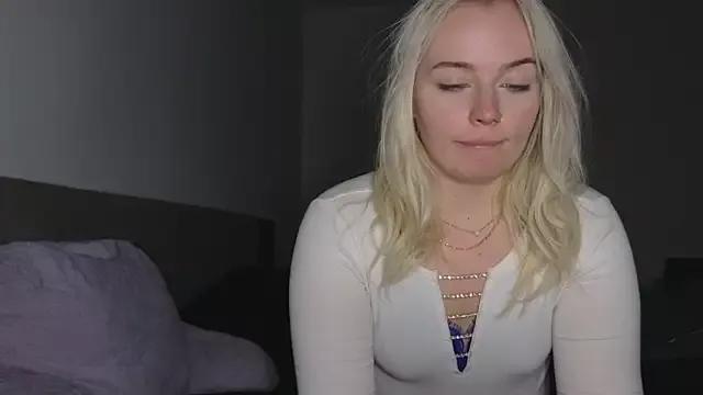 margot_robbie7 on StripChat