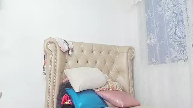 MatureHorny_70 on StripChat