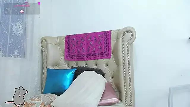 MatureHorny_70 on StripChat