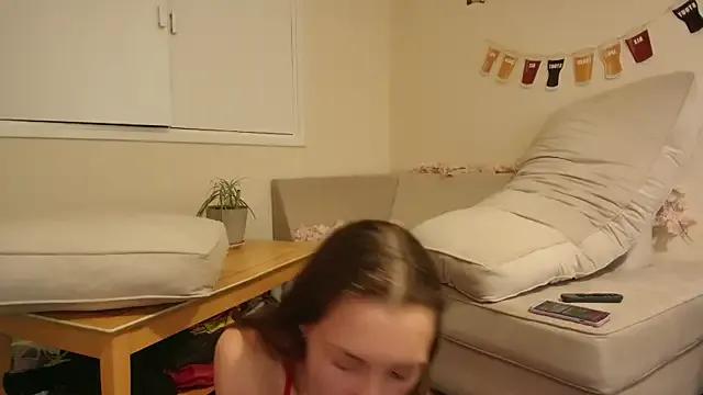 Milky_flexy_cat on StripChat