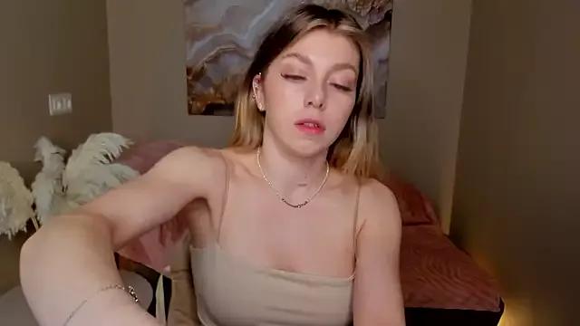 MollyMeltorr on StripChat 