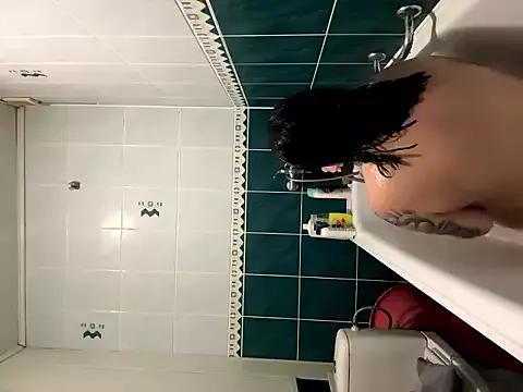 Naughtbaby_2025 on StripChat