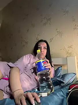 Naughtbaby_2025 on StripChat