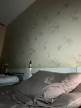 Naughtbaby_2025 on StripChat