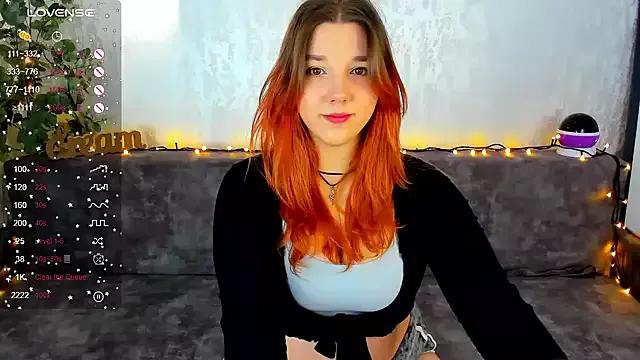 PenelopeOneGrey on StripChat 