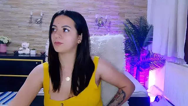 PlayfulElla on StripChat