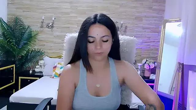 PlayfulElla on StripChat