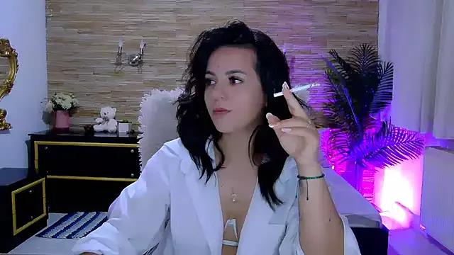 PlayfulElla on StripChat