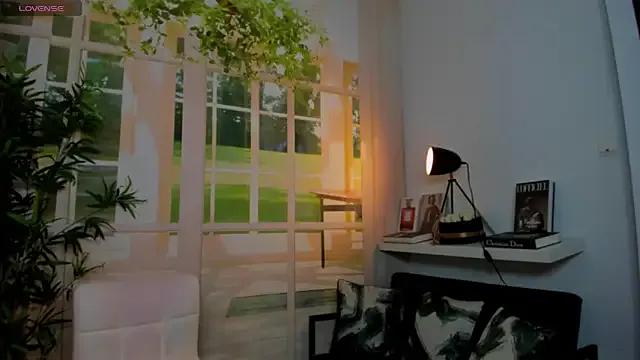 pretty_little_thing on StripChat