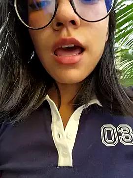 Pretty_roxxyy on StripChat