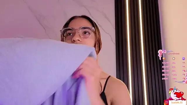 Scarlet_Red_ on StripChat