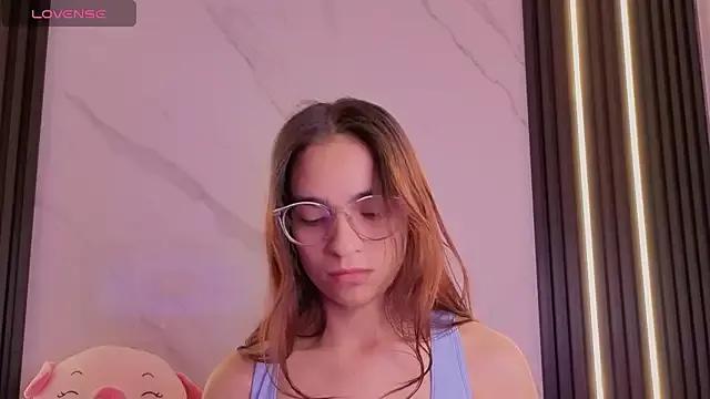 Scarlet_Red_ on StripChat