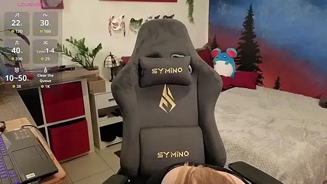 ScarletKitsunyaa on StripChat