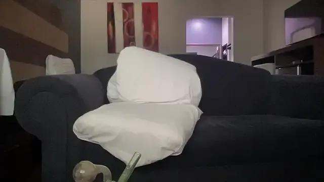 SinanIcee on StripChat