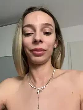 snow_flakee on StripChat