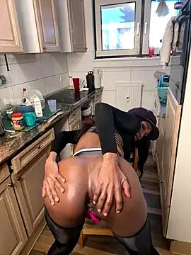 SolaeuftderbrauneHase on StripChat