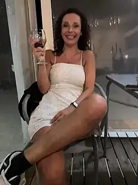 therealbeverlycious on StripChat