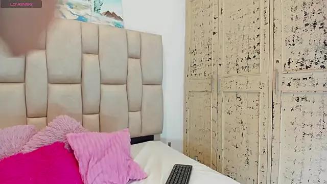 vivianne_scott on StripChat