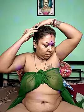 YOUR_LOVELY-40 on StripChat